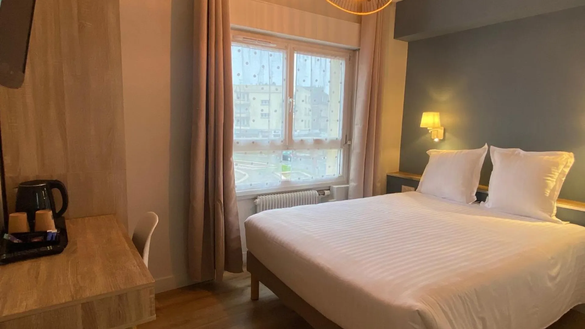 Hotel De Bretagne Fougères 3*,  França