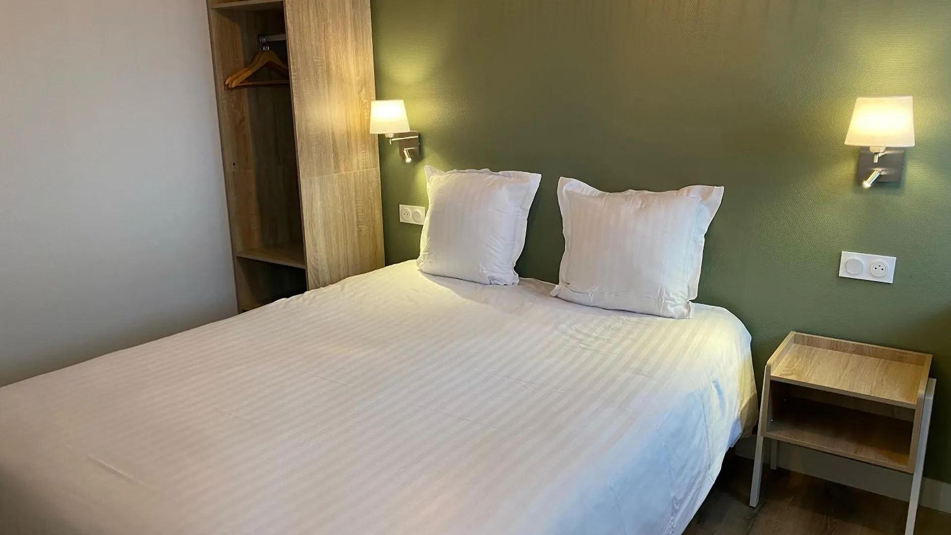 Hotel De Bretagne Fougères